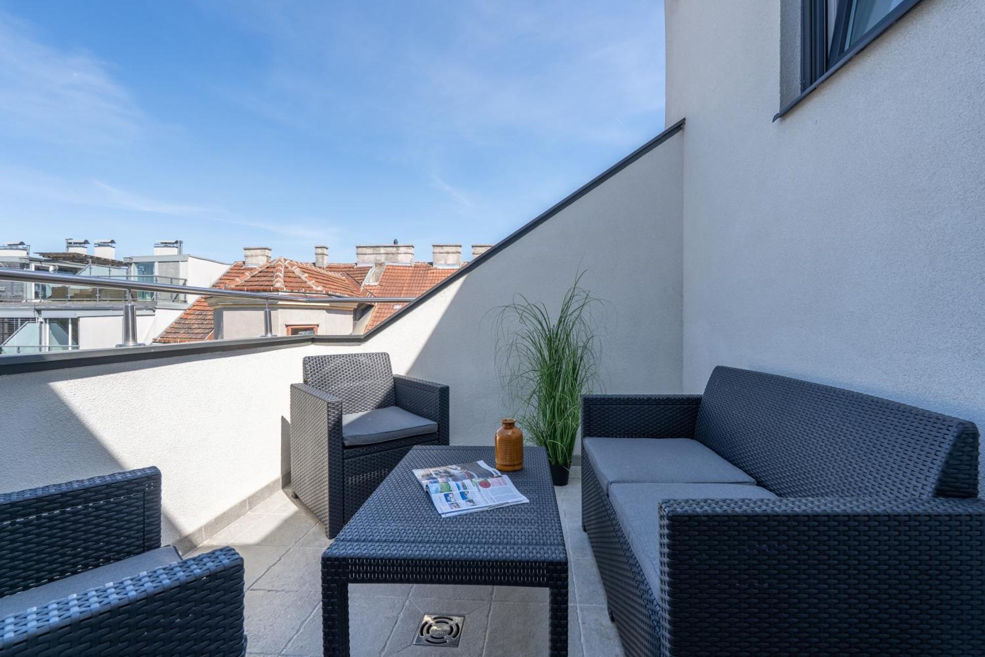 Schoenbrunn Apartment *