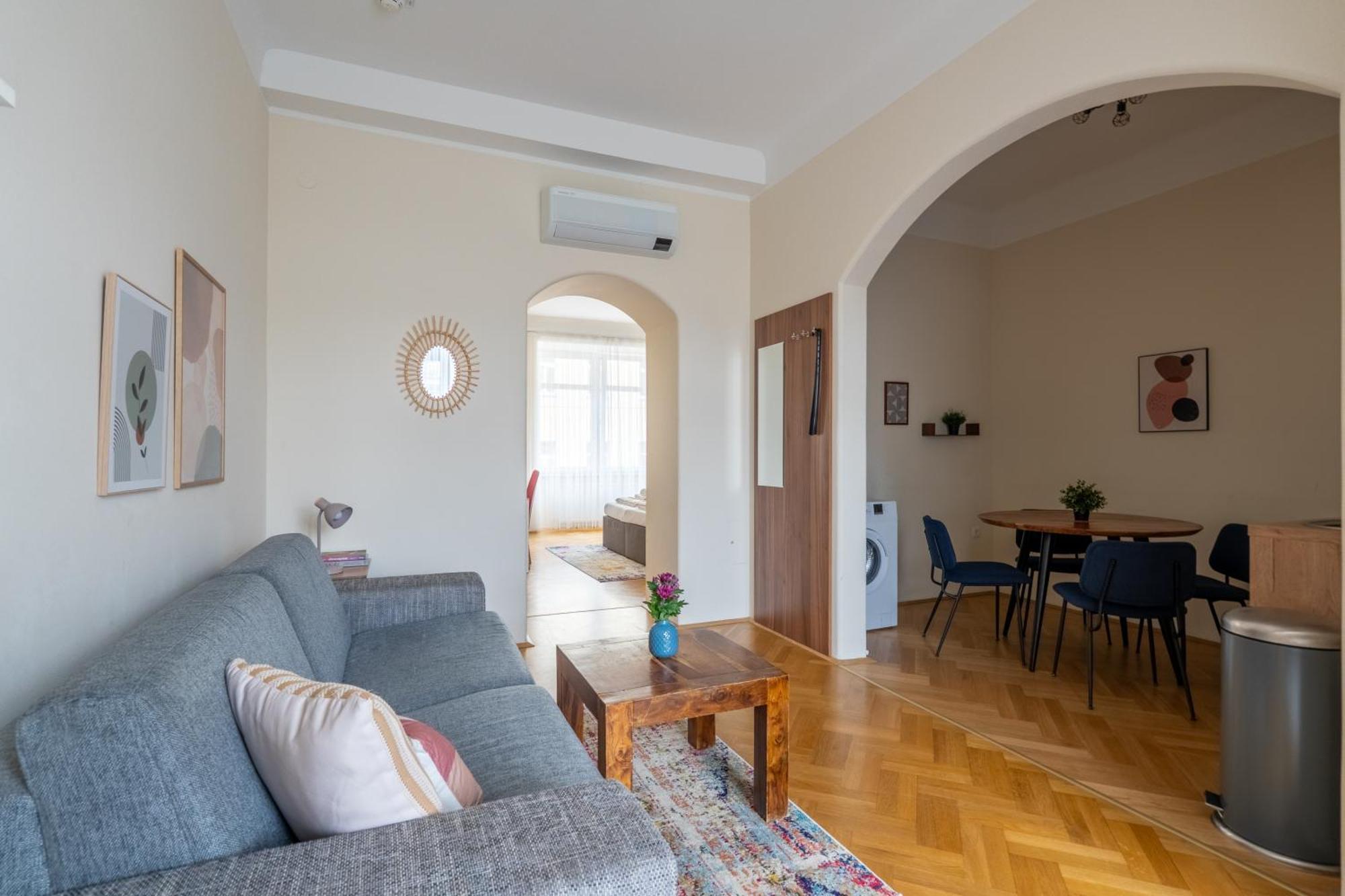 Schoenbrunn Apartment *
